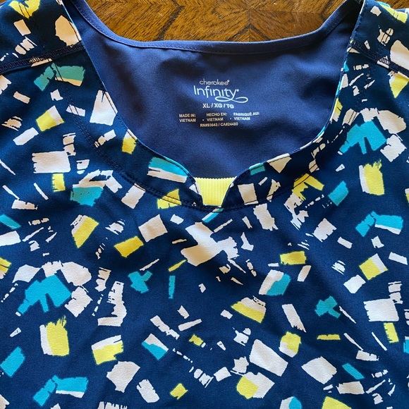 NWOT Cherokee Infinity scrub top - Picture 4 of 5